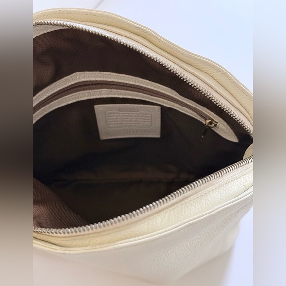 COACH || Authentic - Made in Italy Vintage Coach Crossbody Bag. - Picture 10 of 16